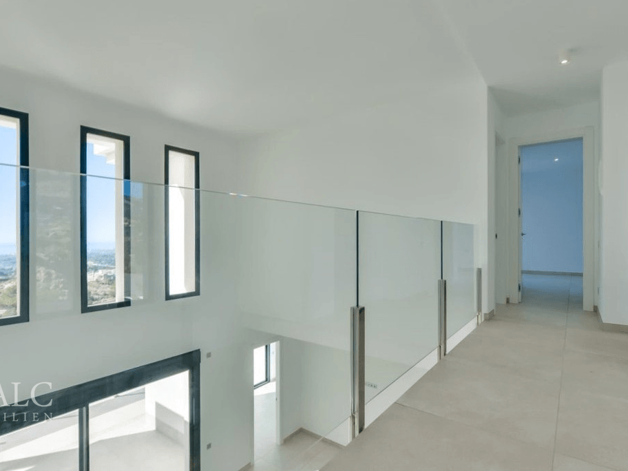 Flur / Treppenhaus / Hallway / Stairwell / Pasillo / Escalera
