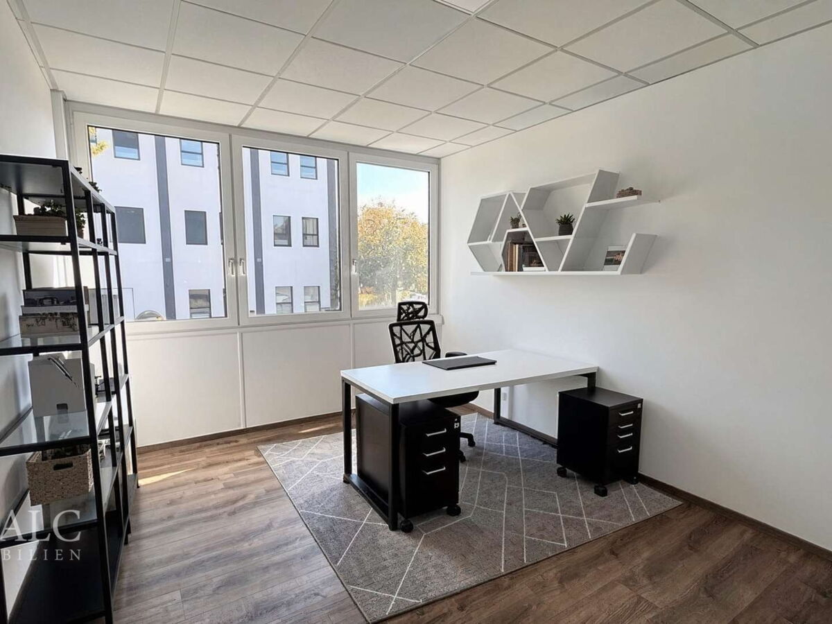 Büro - Einzelbüro, Modern - (KI generiert)