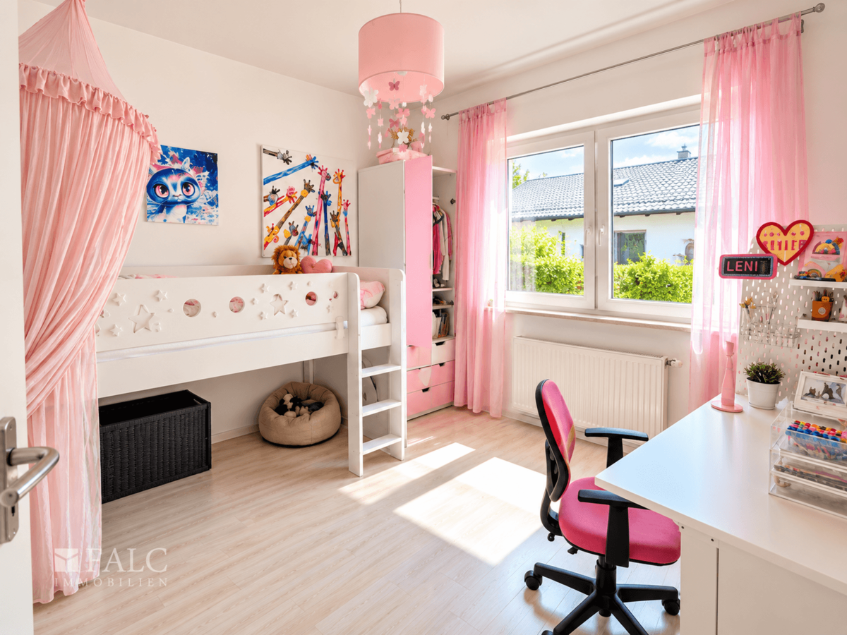 Helles Kinderzimmer in Rosa
