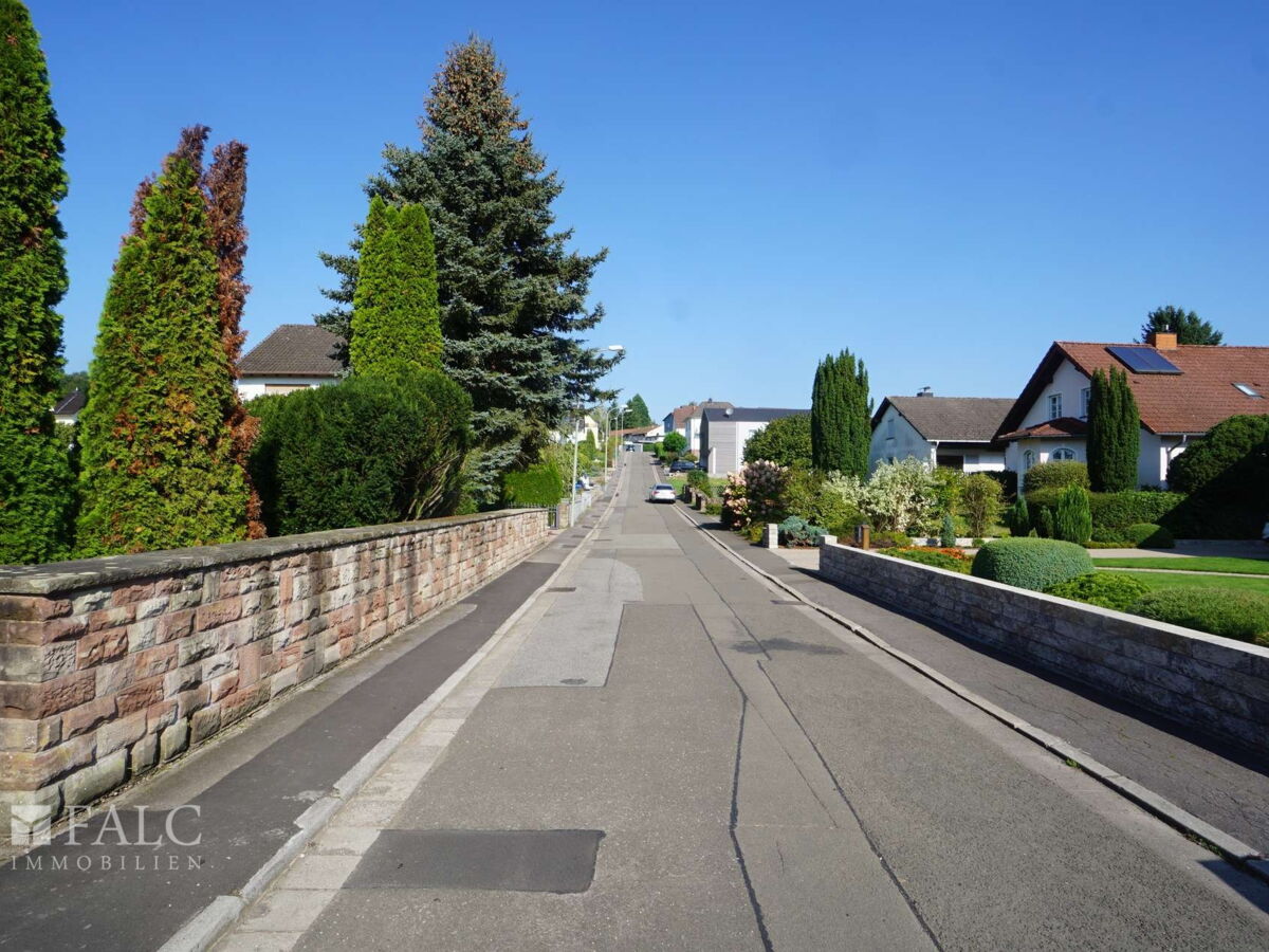 Straßenansicht