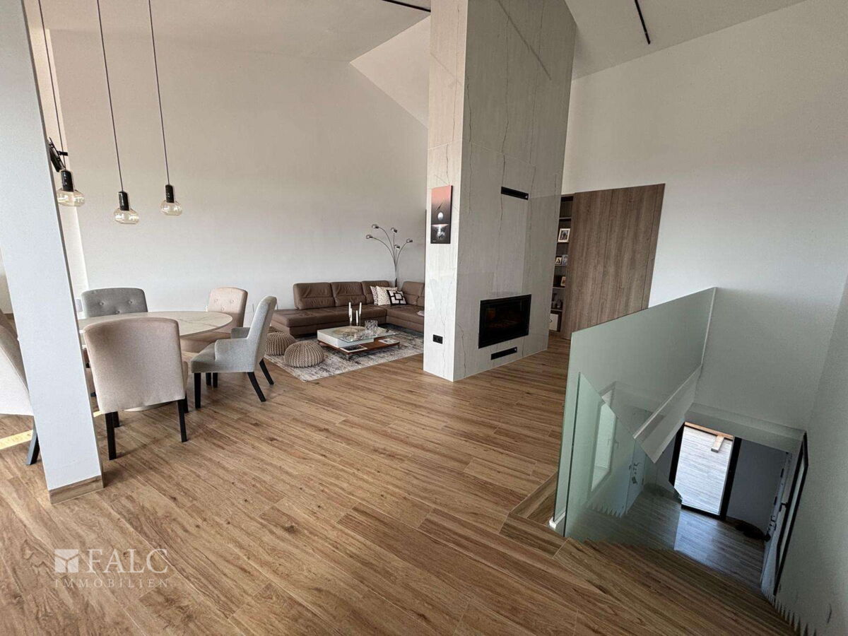 Wohnzimmer, Essbereich und Küche