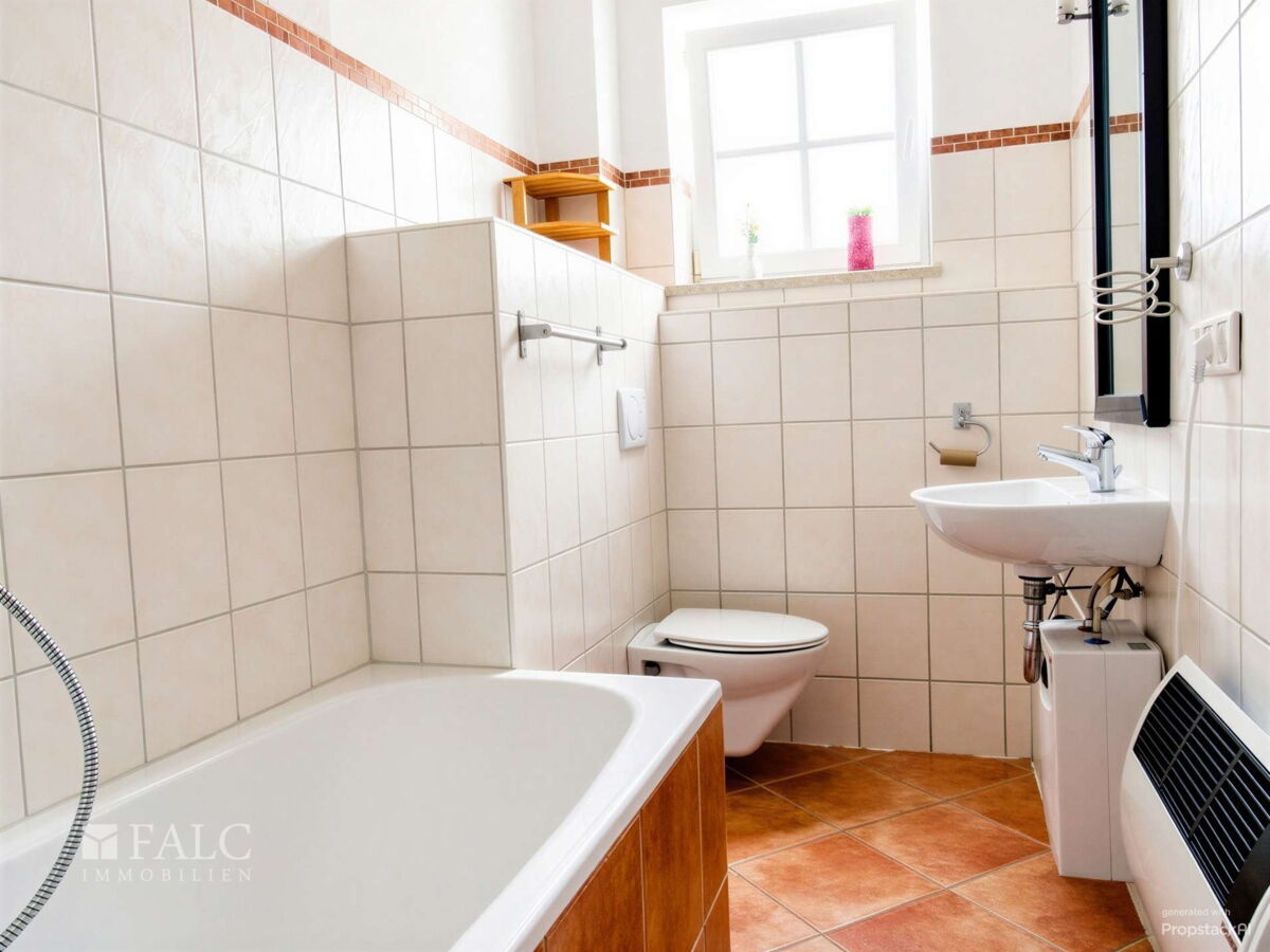 1. OG: Badezimmer, KI optimiert
