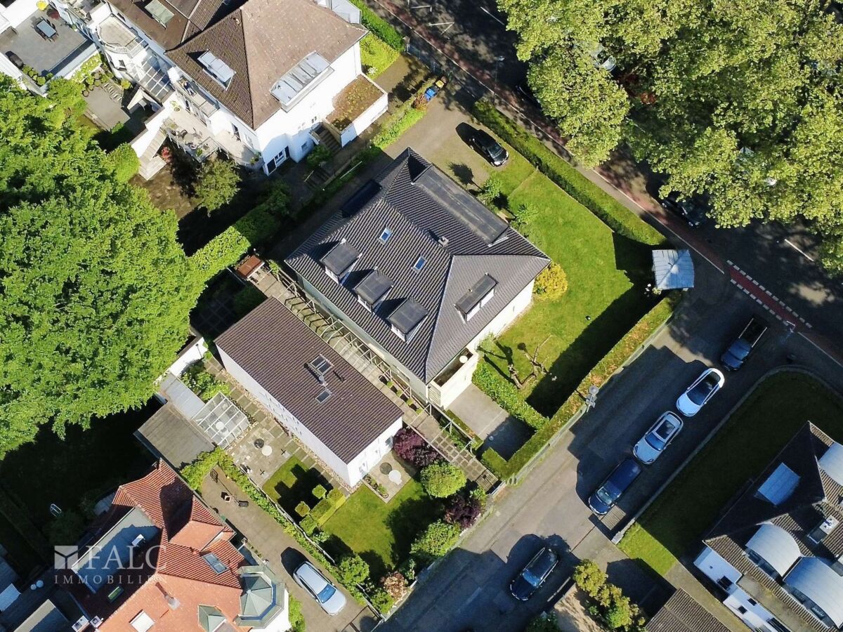  Grundstück