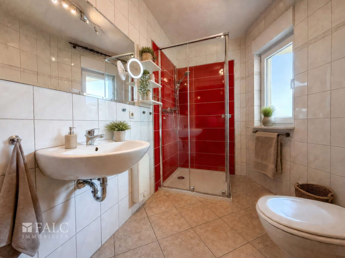 Badezimmer mit Dusche