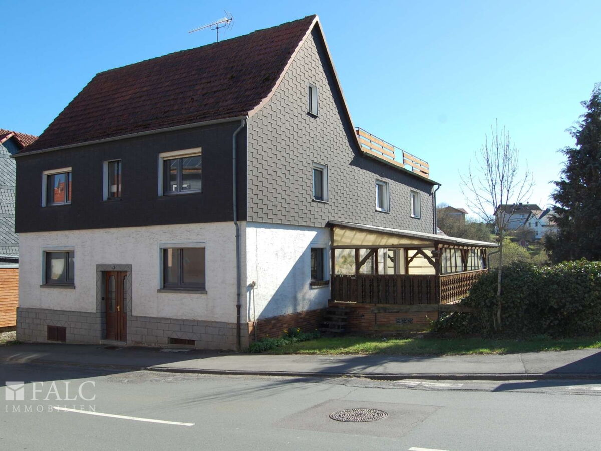 Hausansicht seitlich vorne
