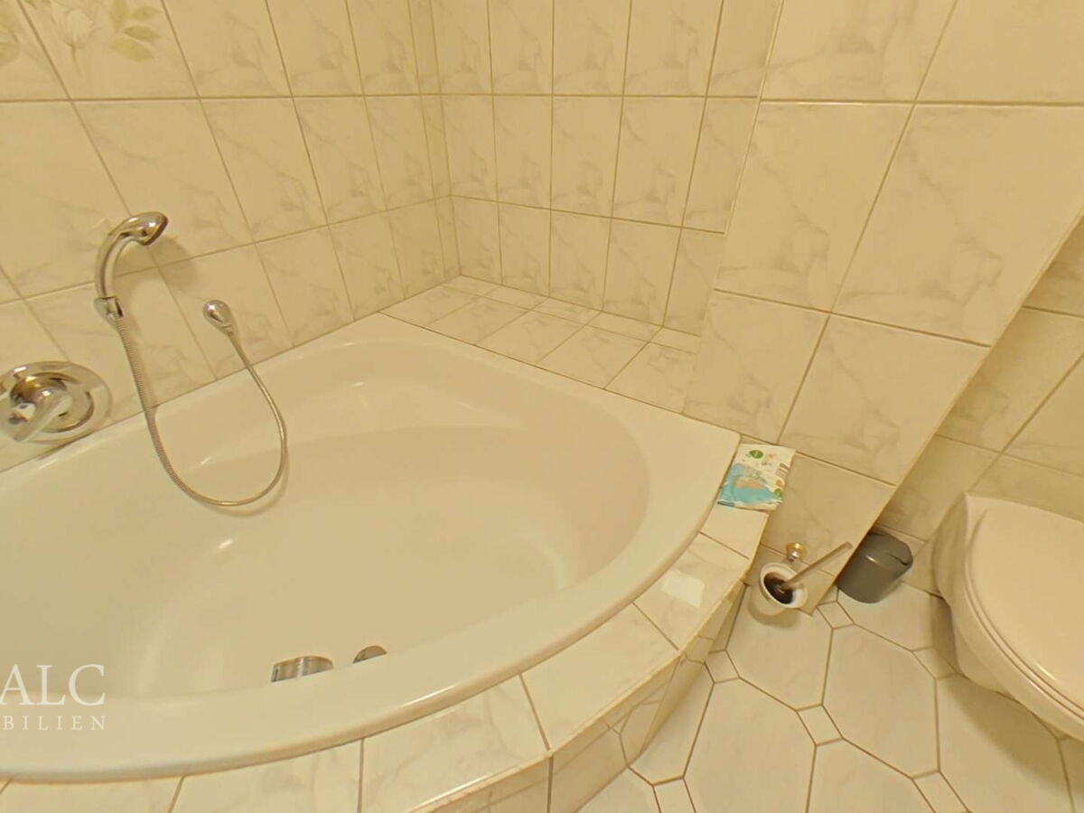 EG links Badezimmer