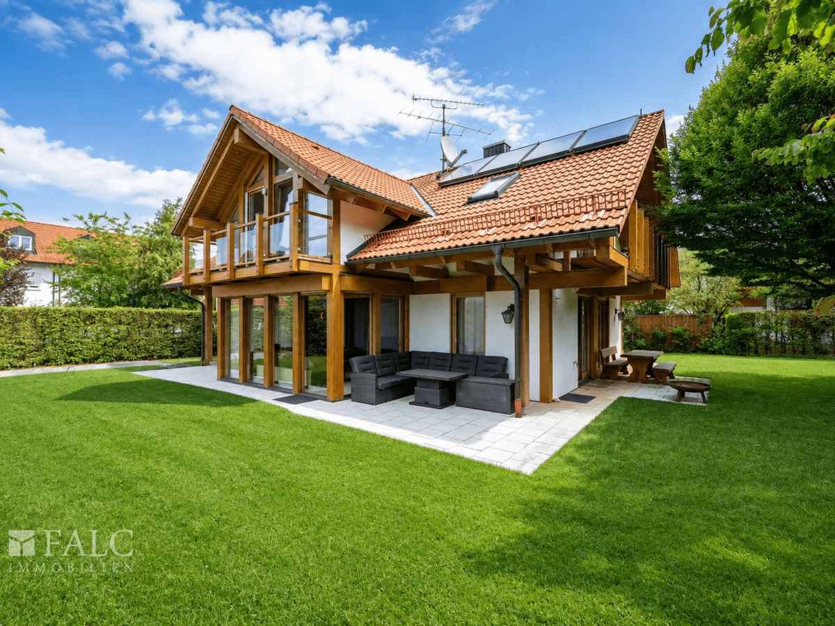 Gebäude mit Garten aus West optimiert