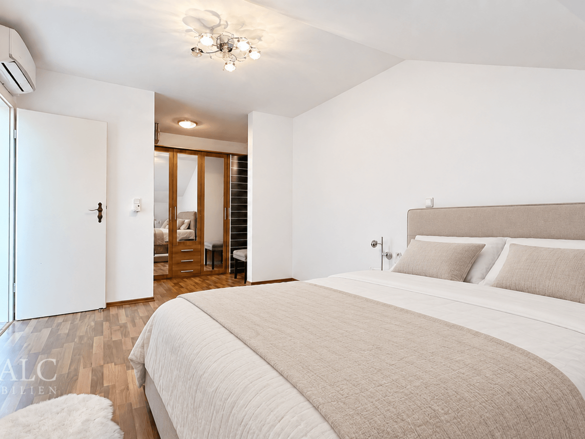 Schlafzimmer mit Ankleide - Anbau