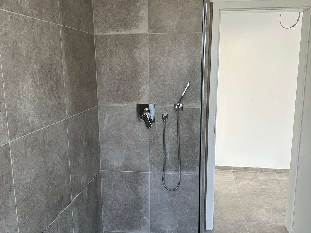 UG 1-barrierefreie Dusche