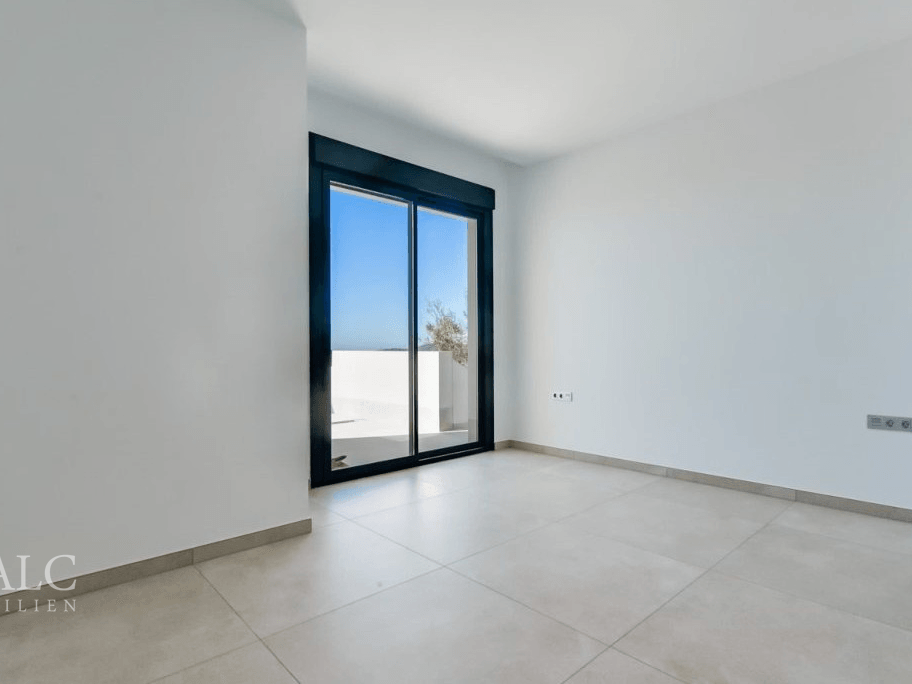Zimmer mit Terrassenzugang / Room with access to the terrace / Habitación con acceso a la terraza