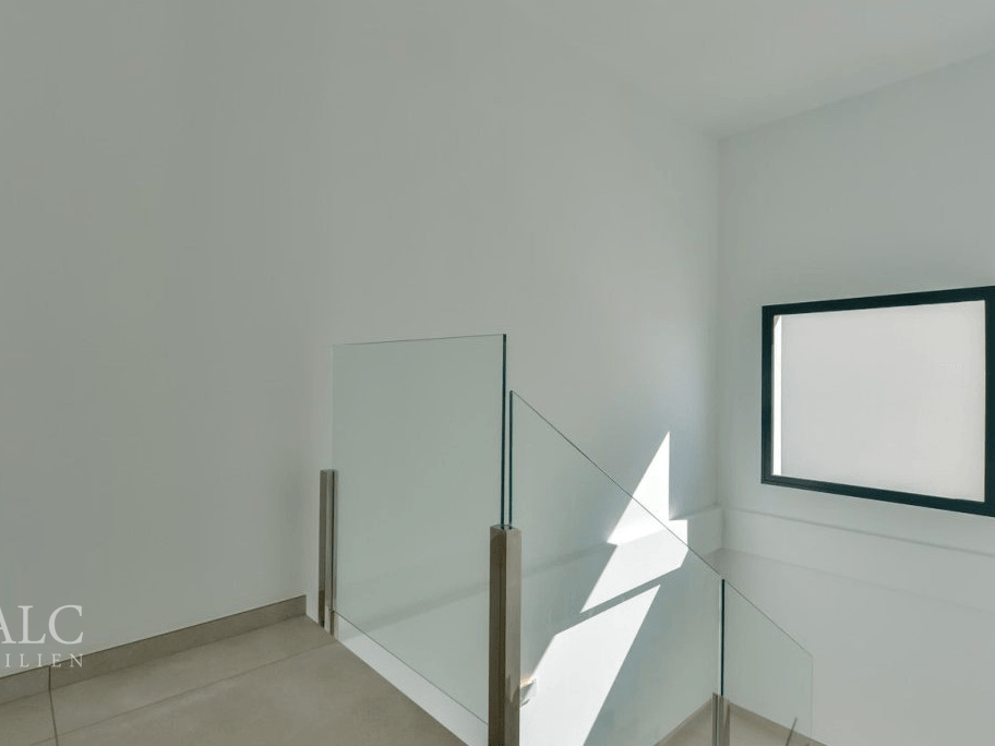 Flur / Treppenhaus / Hallway / Stairwell / Pasillo / Escalera