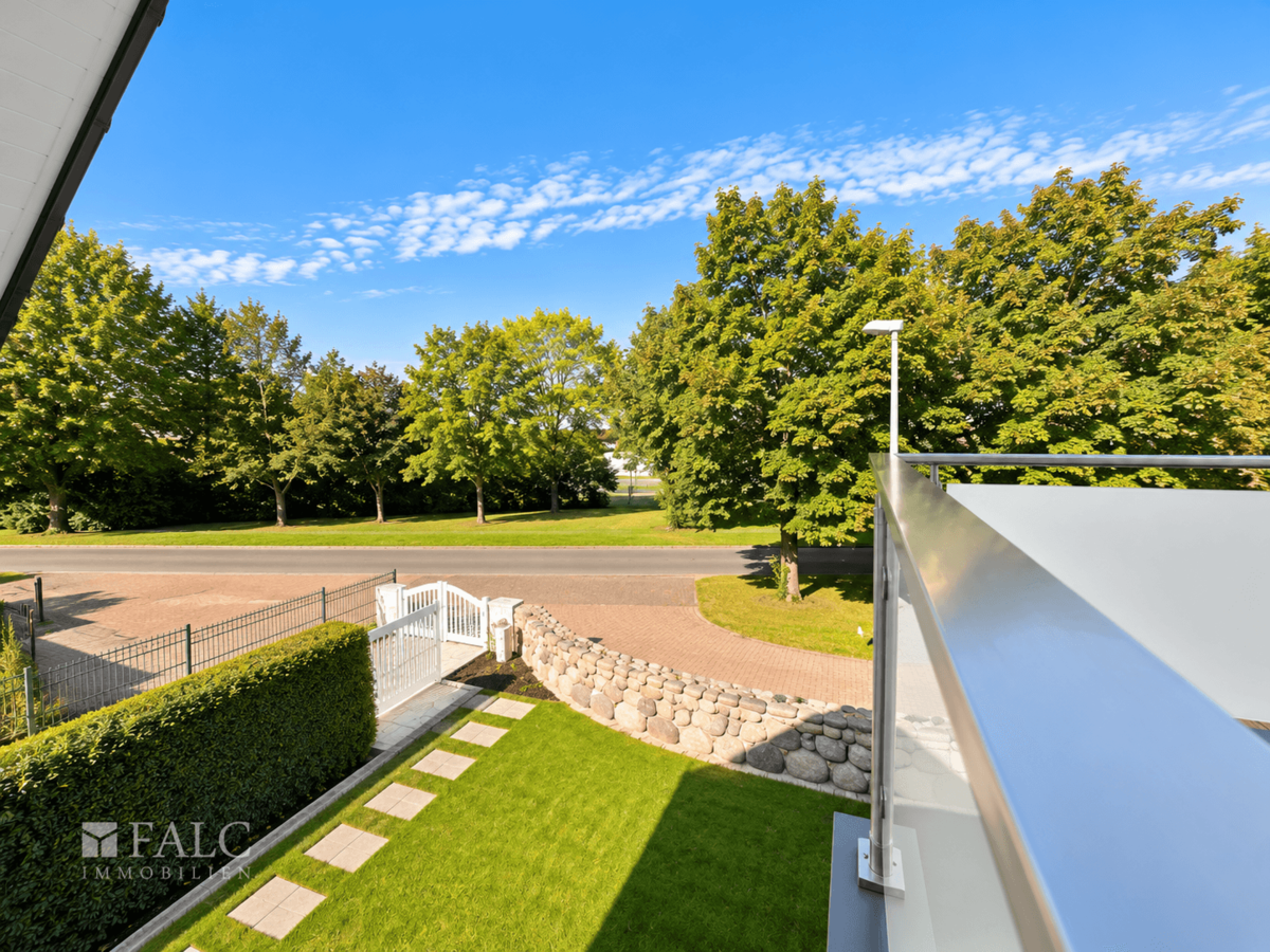 Außenansicht mit Garten