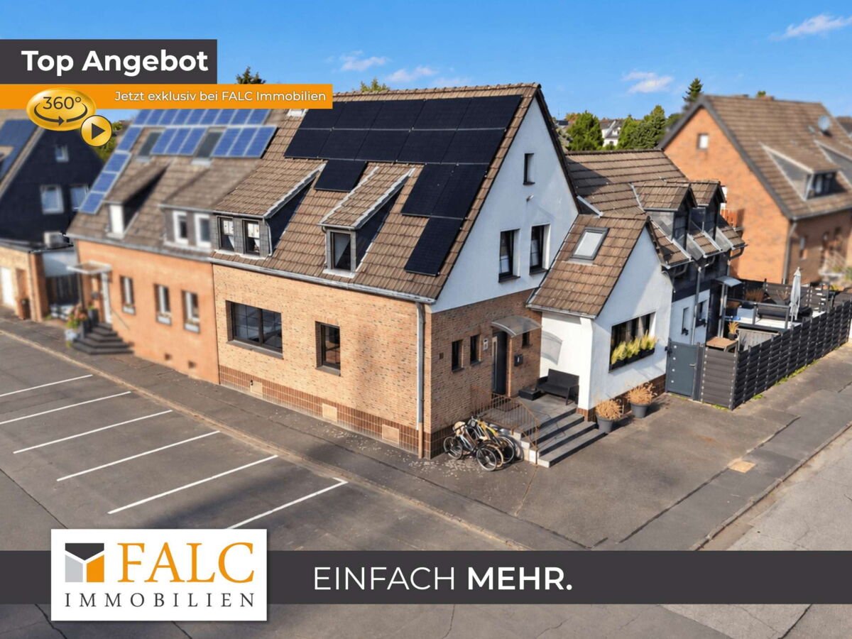 Sonnige Wohnstraße mit Solardächern