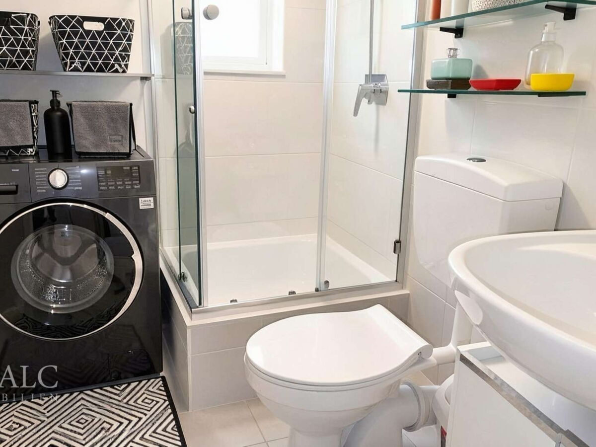 Gäste WC Dusche - (KI generiert)