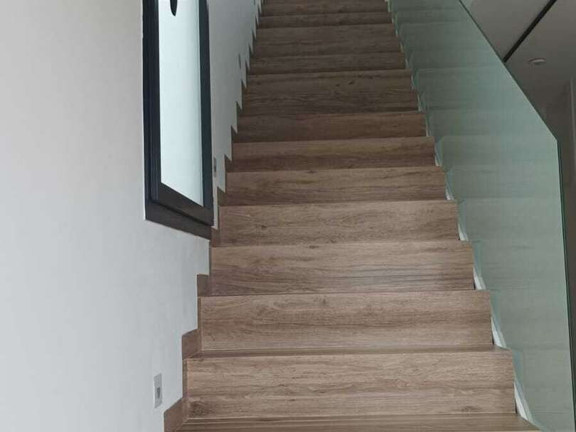 Treppen zum Hauptwohnbereich