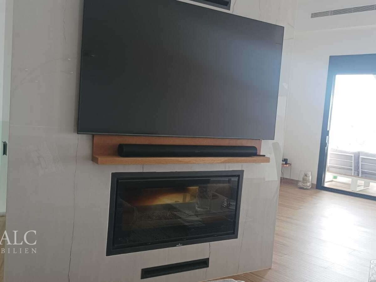 Smart TV am Kamin
