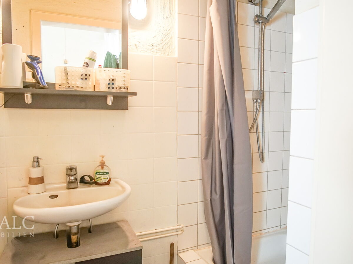 Kleines Bad mit Dusche