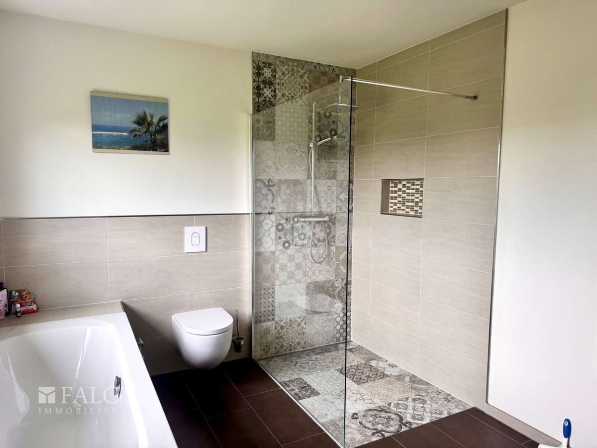 Badezimmer mit Dusche