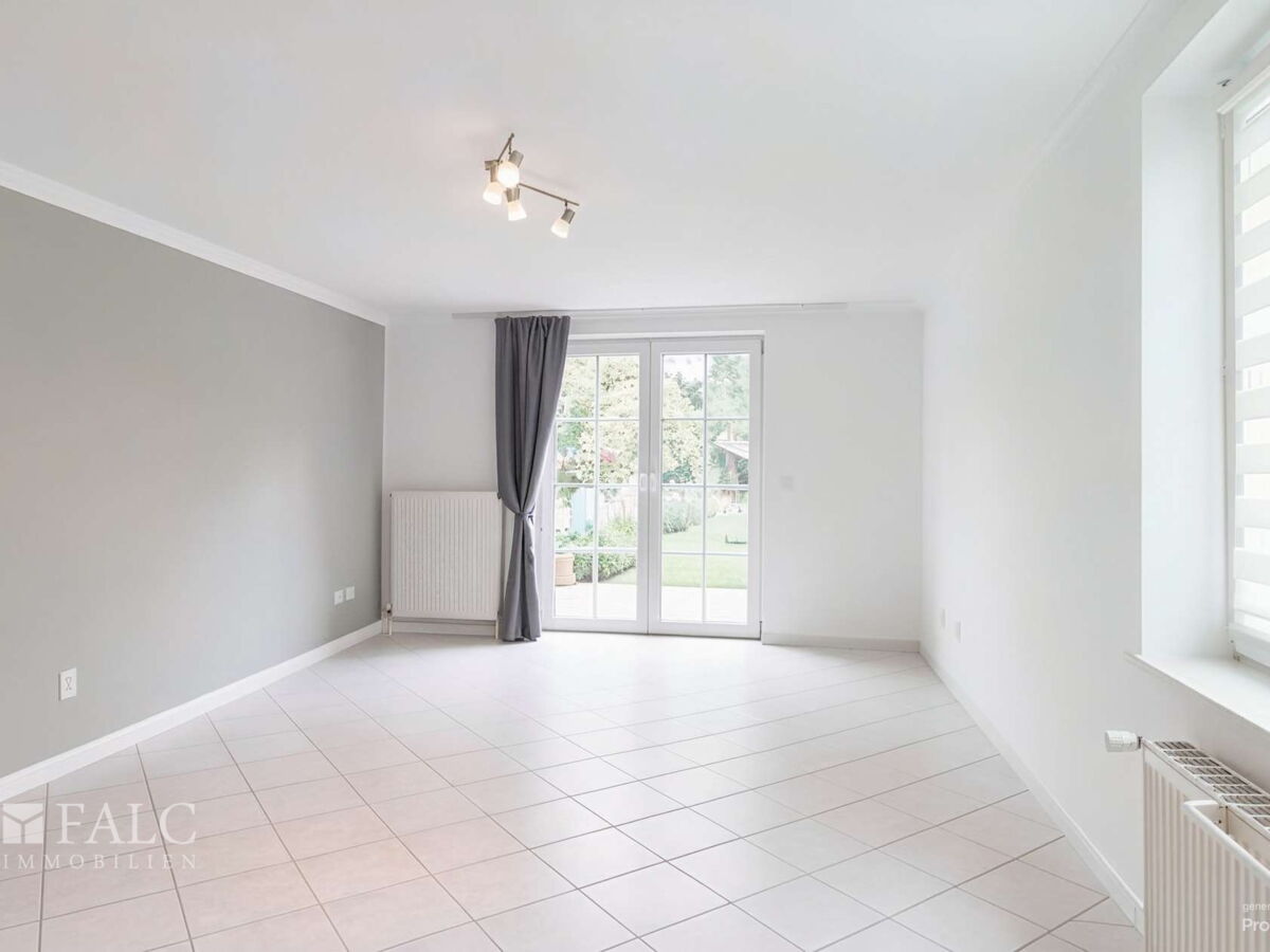 Wohnzimmer I Whg. rechts Nebengeb. - (KI generiert)