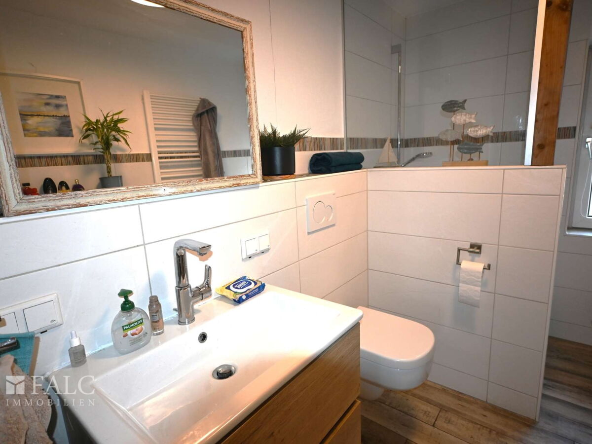 EG-modernes Badezimmer