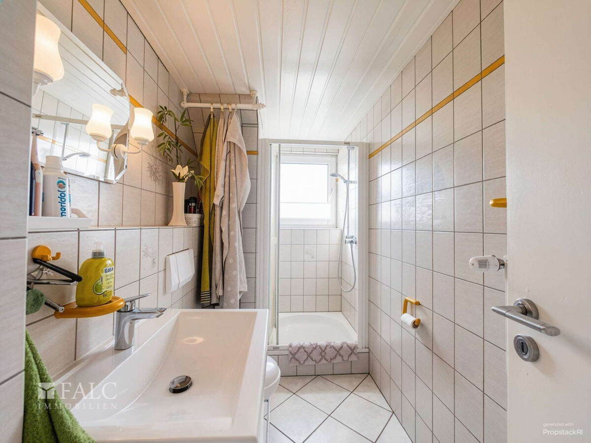 1. OG - Bad mit Dusche