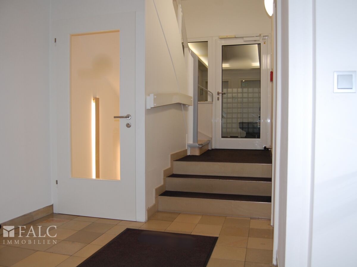 Treppenhaus Richtung EG und UG