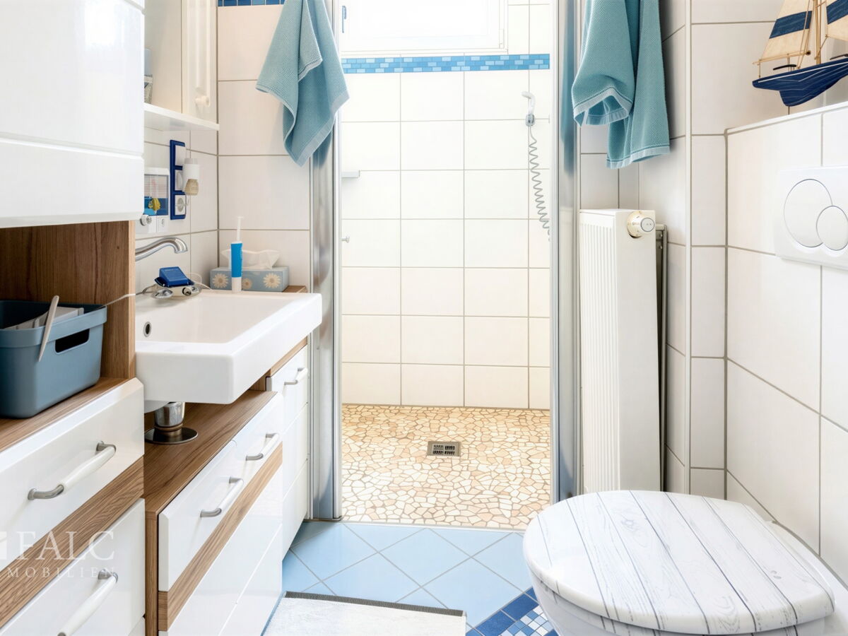 Gäste-WC mit Dusche