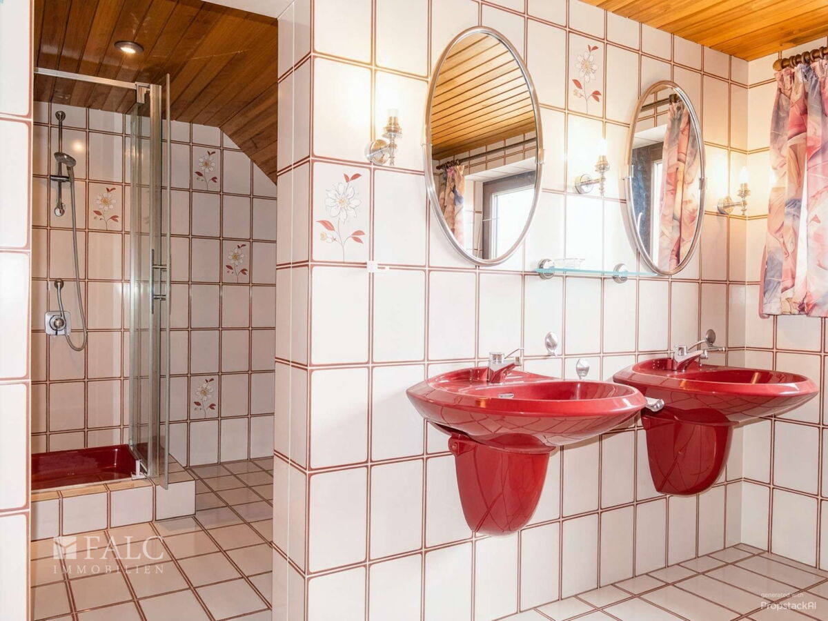 OG: Badezimmer, Dusche, WC