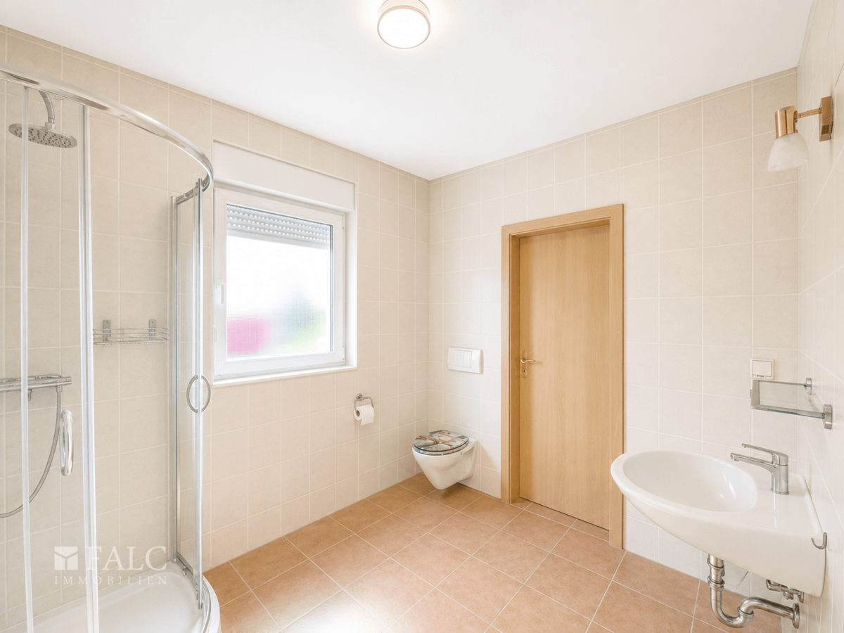 Gäste-WC mit Dusche