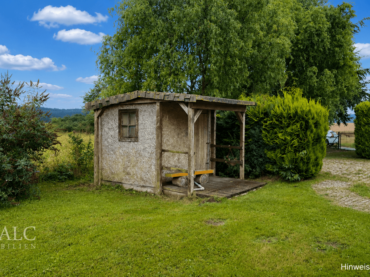 Garten mit Gartenhaus
