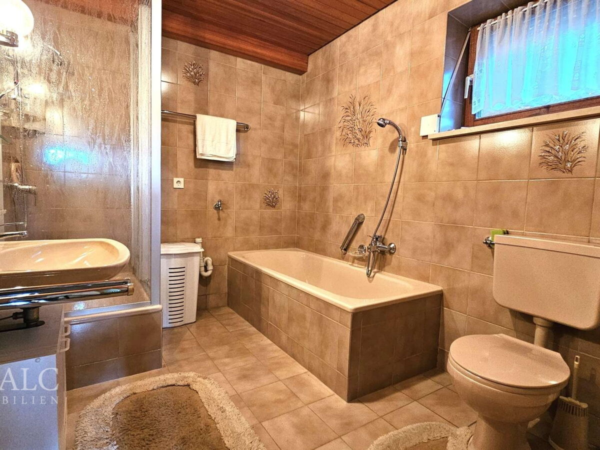 Badezimmer EG