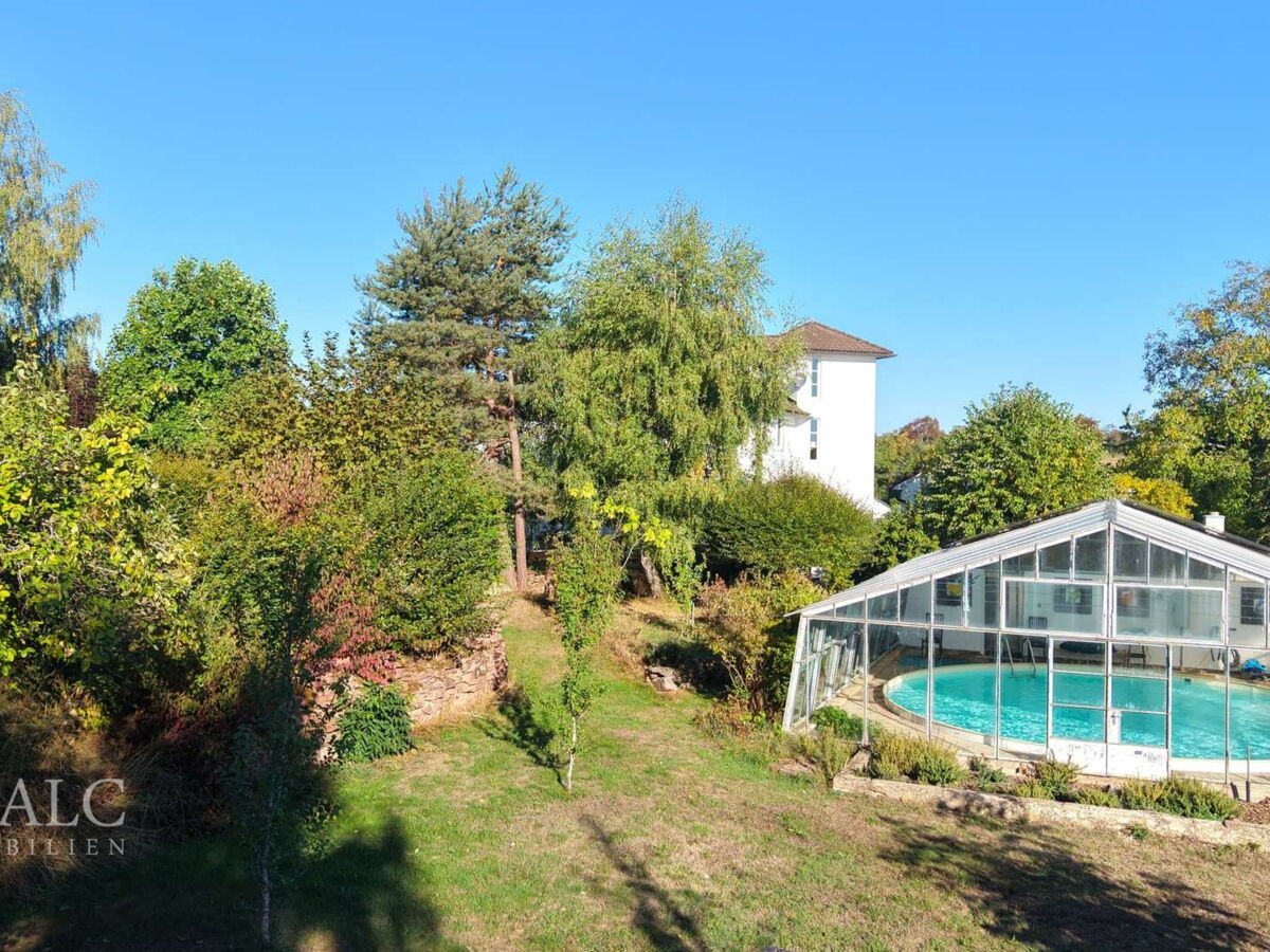 Uneinsehbarer Pool