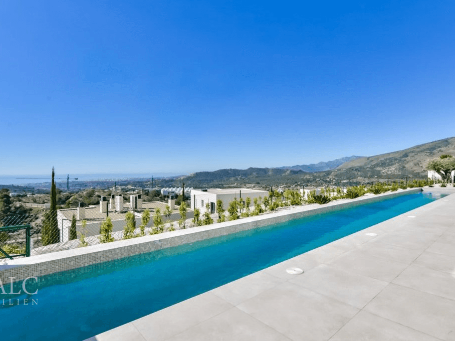 Pool mit Meerblick / Pool with sea views / Piscina con vistas al mar