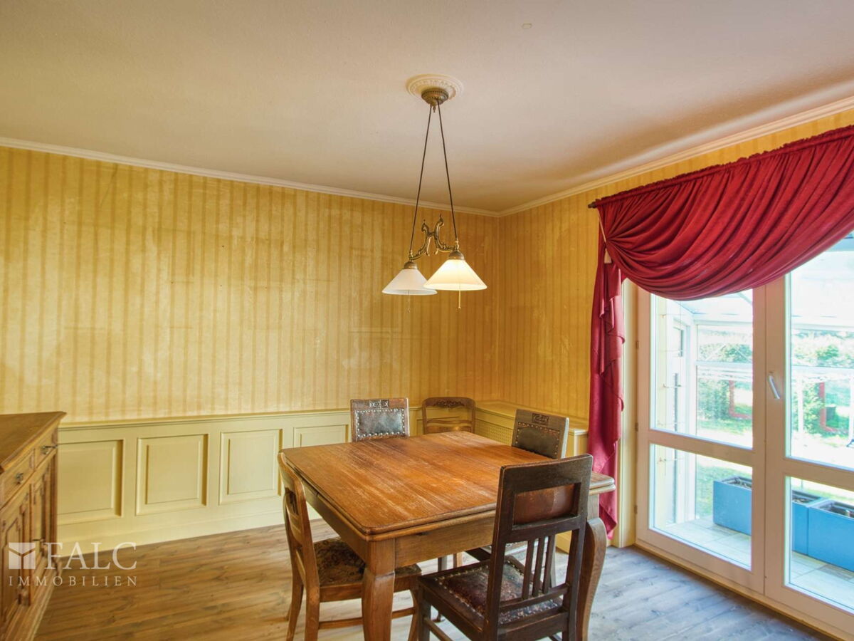 Esszimmer OG mit sich anschließendem Wintergarten