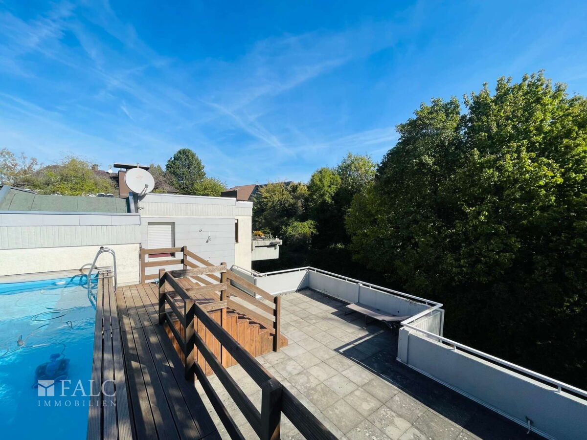 Terrasse mit Pool