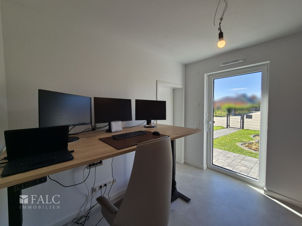 Büro EG