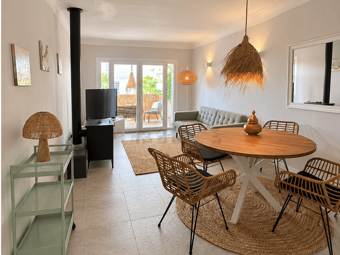 Wohnzimmer mit Essbereich