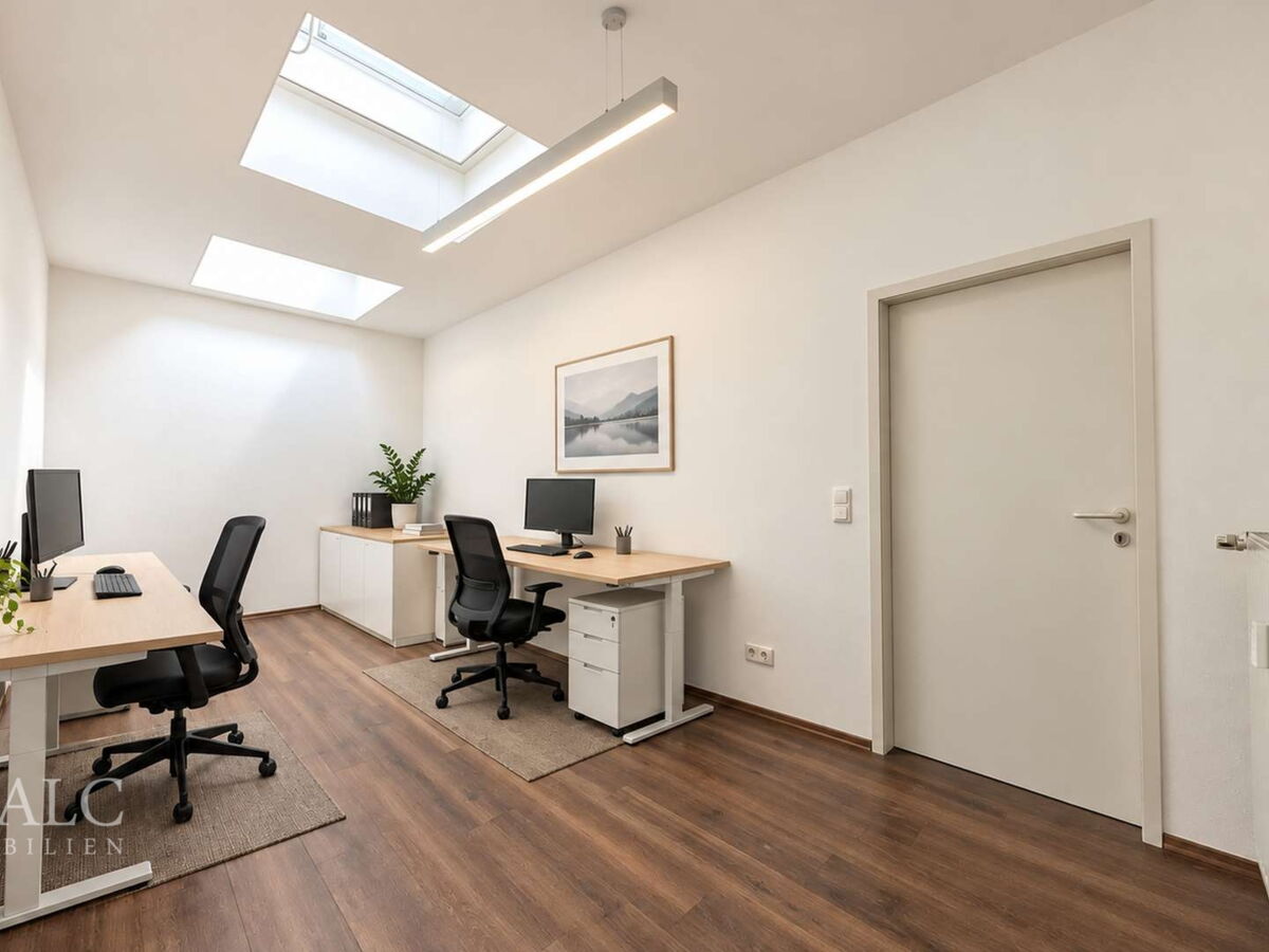 Innenliegendes Büro mit Tageslicht