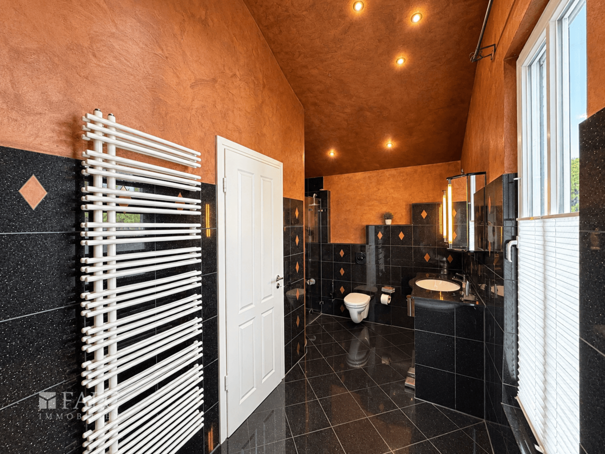 Badezimmer (Bildinhalte teilweise mit KI bearbeitet)