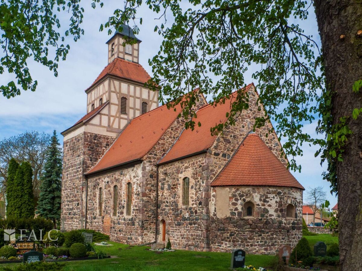 Dorfkirche im schönen Ortskern