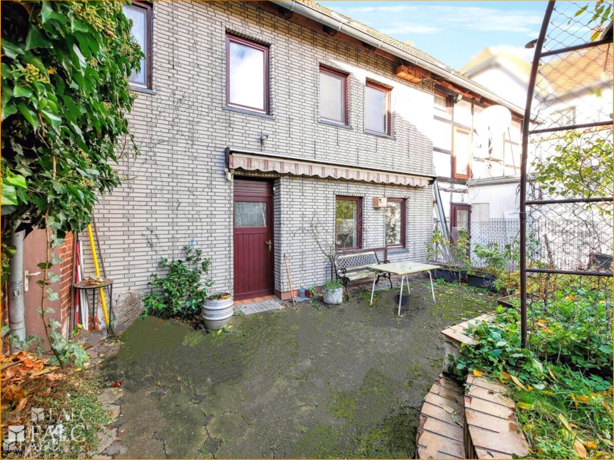 Rückansicht mit Terrasse 