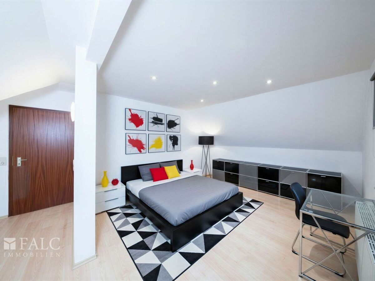 Schlafzimmer möbliert