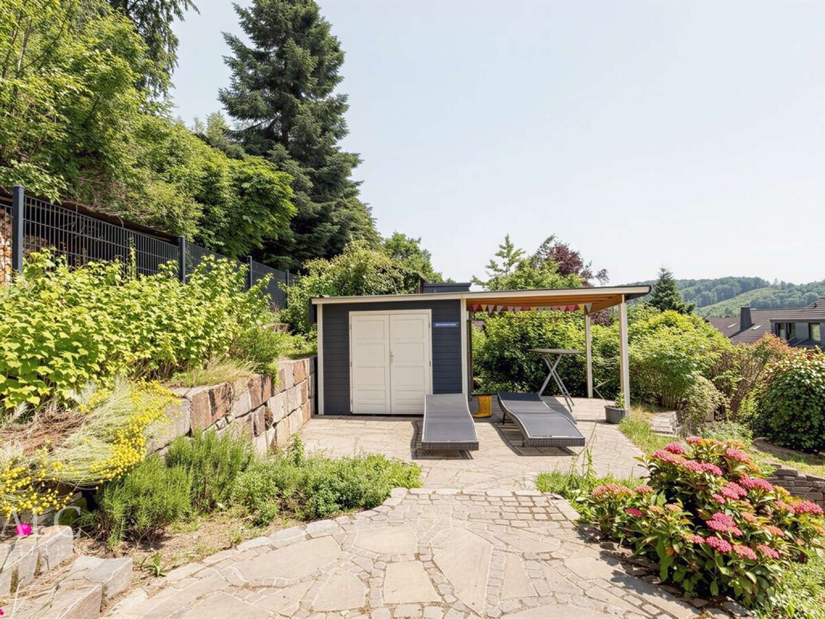 Garten mit Gartenhaus