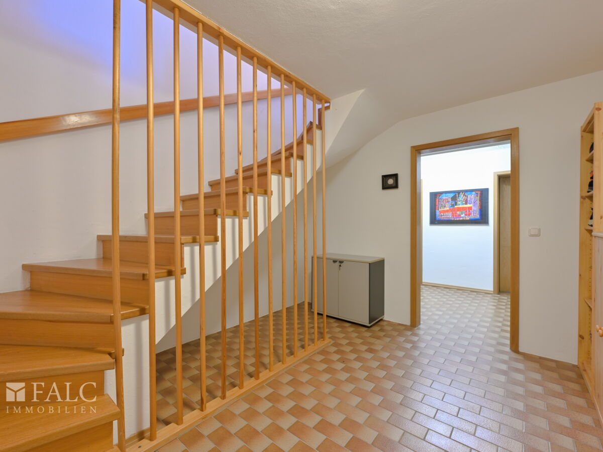 UG Diele Treppe