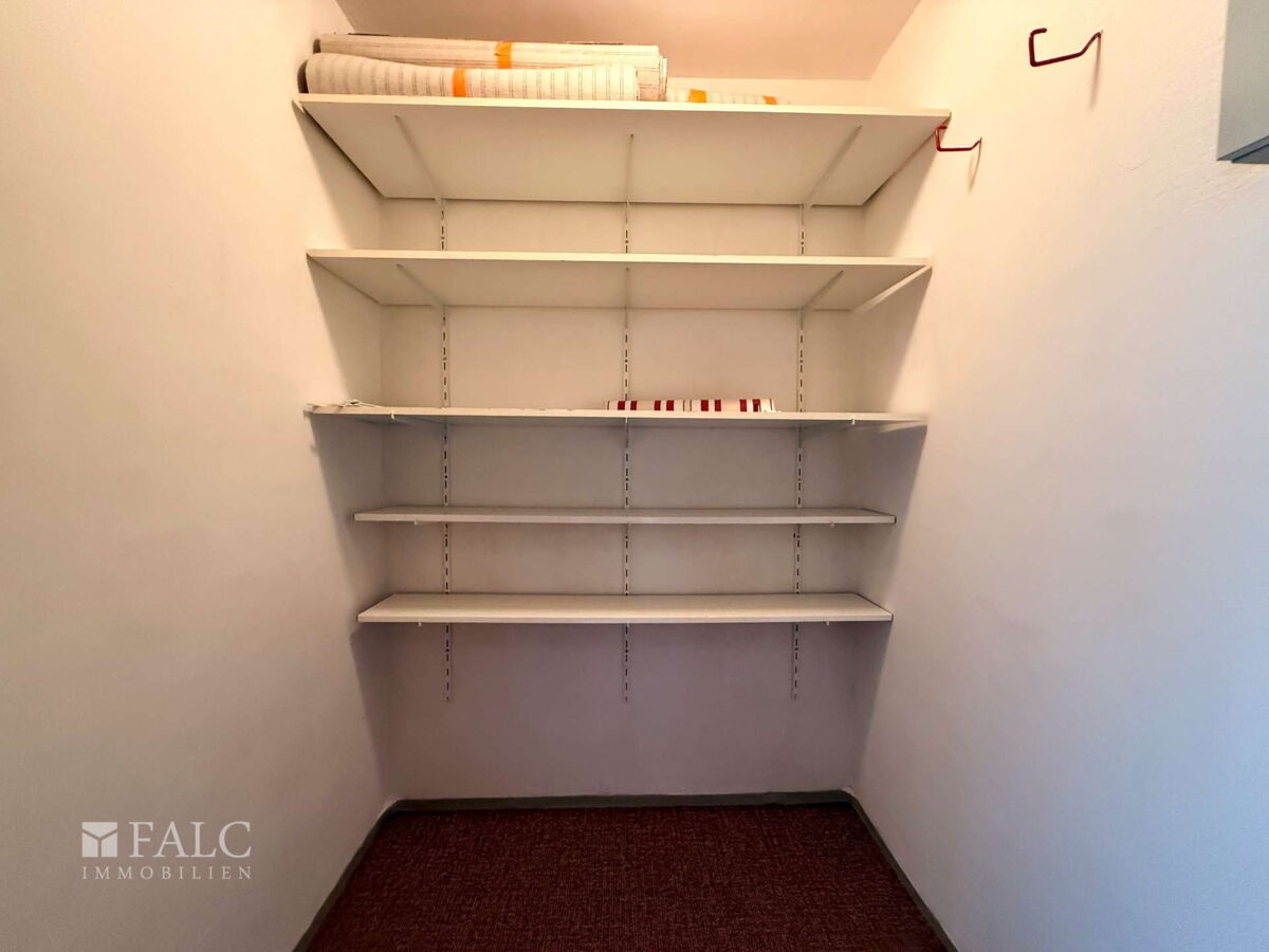 Großzügiger Wandschrank / Abstellraum