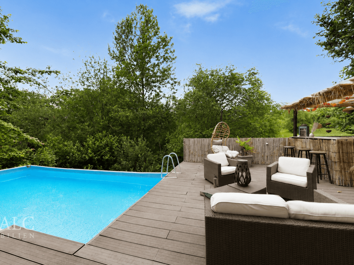 Terrasse mit Pool