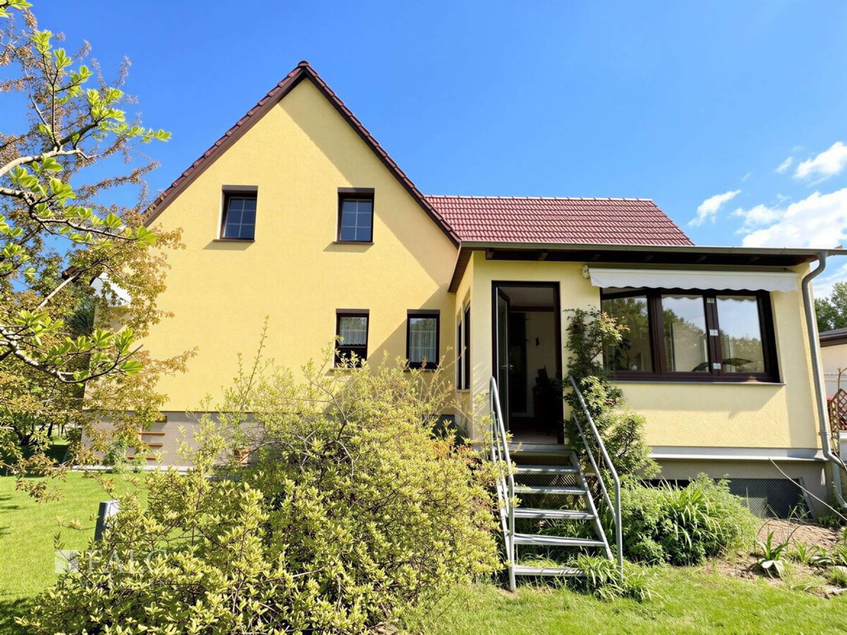 Rückseite mit Wintergarten