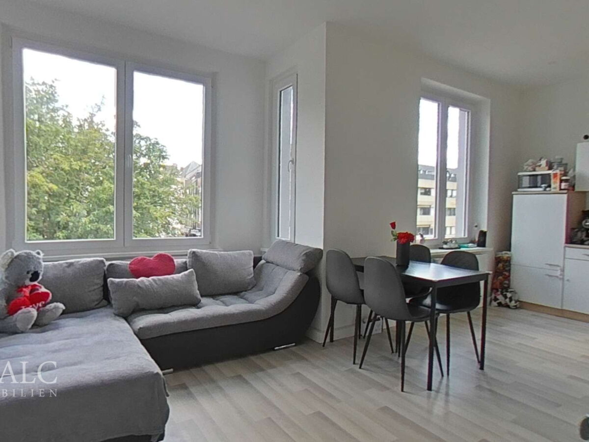 2 OG Wohnzimmer mit Küche