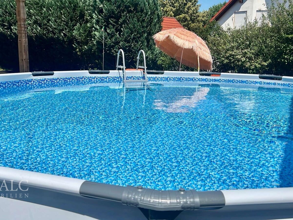 Neuer Pool inklusive