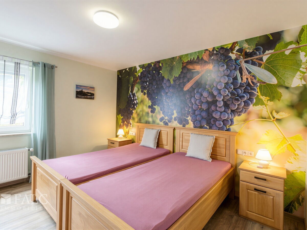 Schlafzimmer (Wohnung 1/UG)